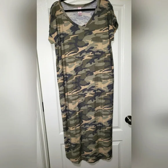 Pink Coconut Boutique | Dresses | Pink Coconut Boutique Vneck Camo Maxi  Dress Wpockets Xxl Nwot | Poshmark